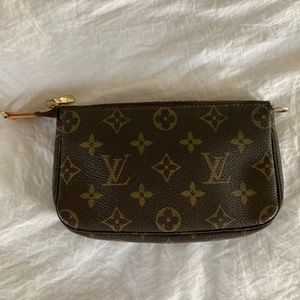 Louis Vuitton Bucket Pochette